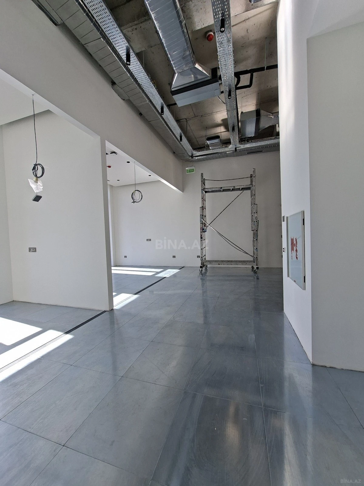 Kirayə verilir 3 otaqlı ofis 680 m²