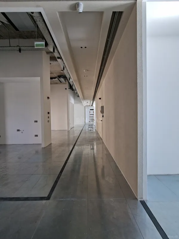 Kirayə verilir 3 otaqlı ofis 680 m²