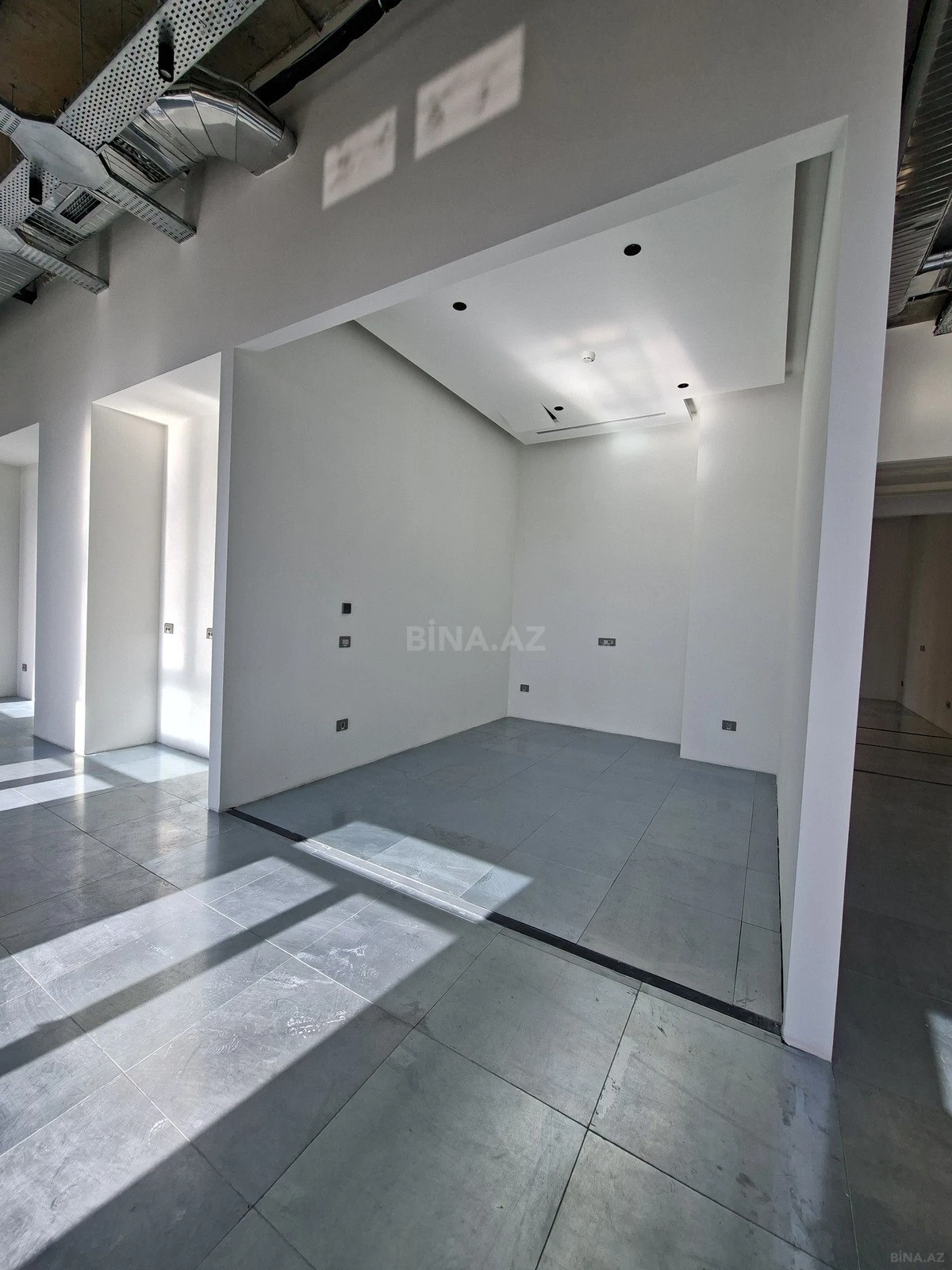 Kirayə verilir 3 otaqlı ofis 680 m²
