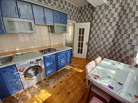 Kirayə verilir 2 otaqlı mənzil 65 m²