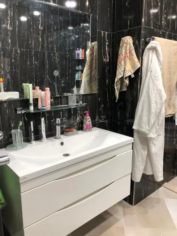 Kirayə verilir 2 otaqlı mənzil 77 m²