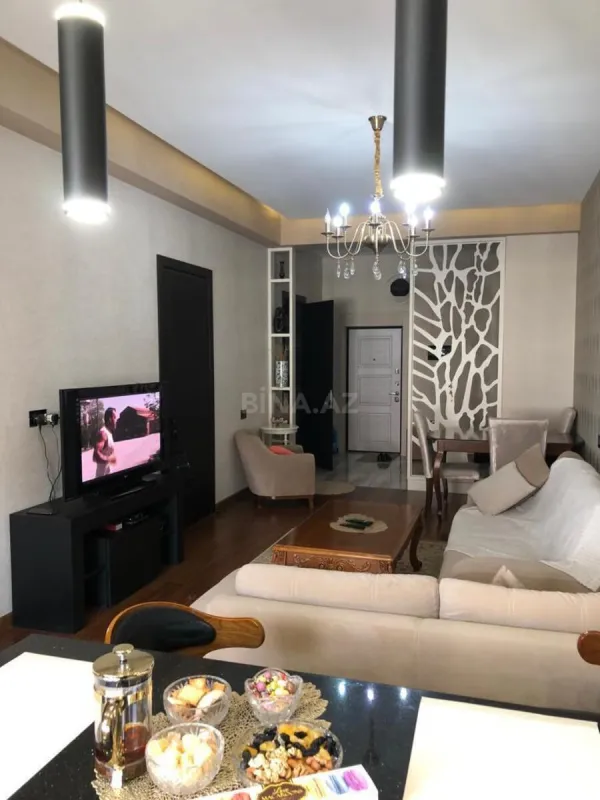 Kirayə verilir 2 otaqlı mənzil 77 m²