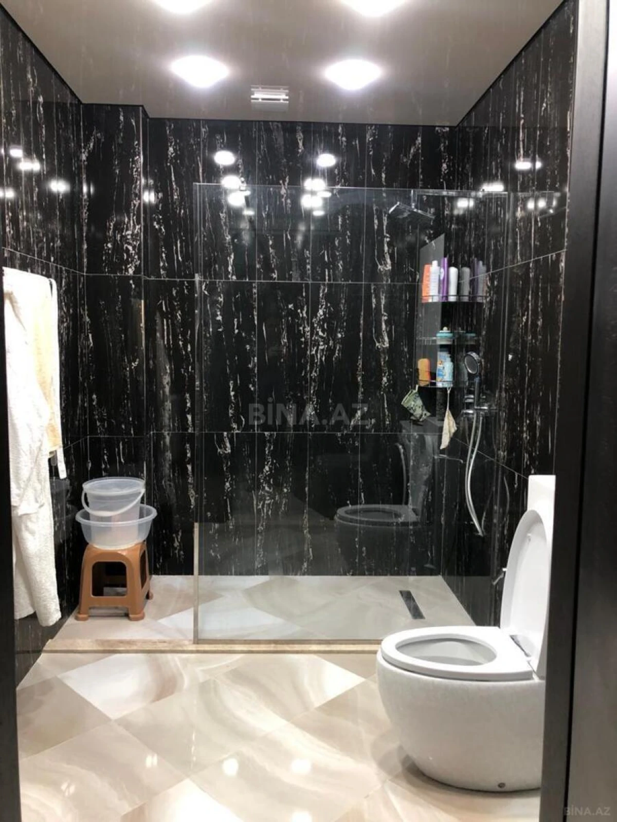 Kirayə verilir 2 otaqlı mənzil 77 m²