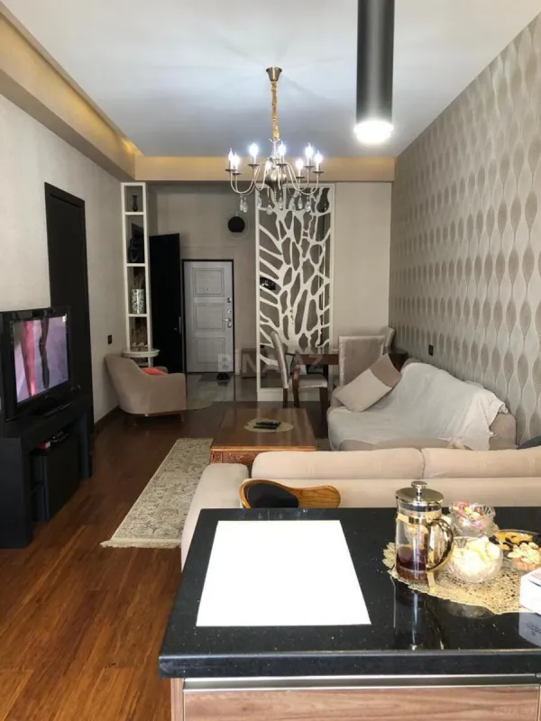 Kirayə verilir 2 otaqlı mənzil 77 m²
