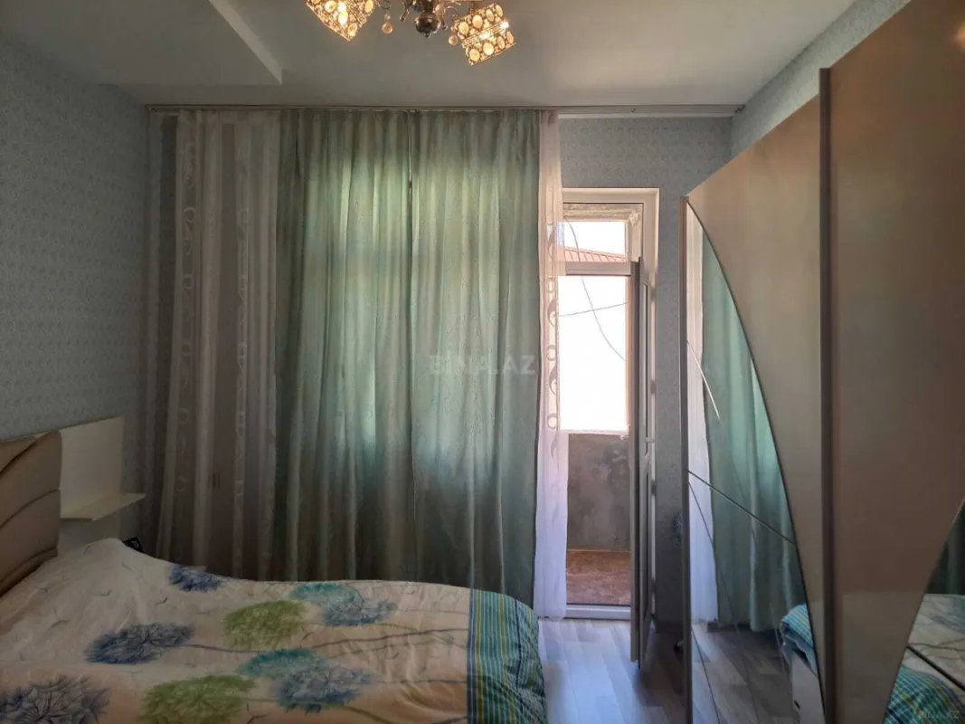 Satılır 4 otaqlı mənzil 100 m²