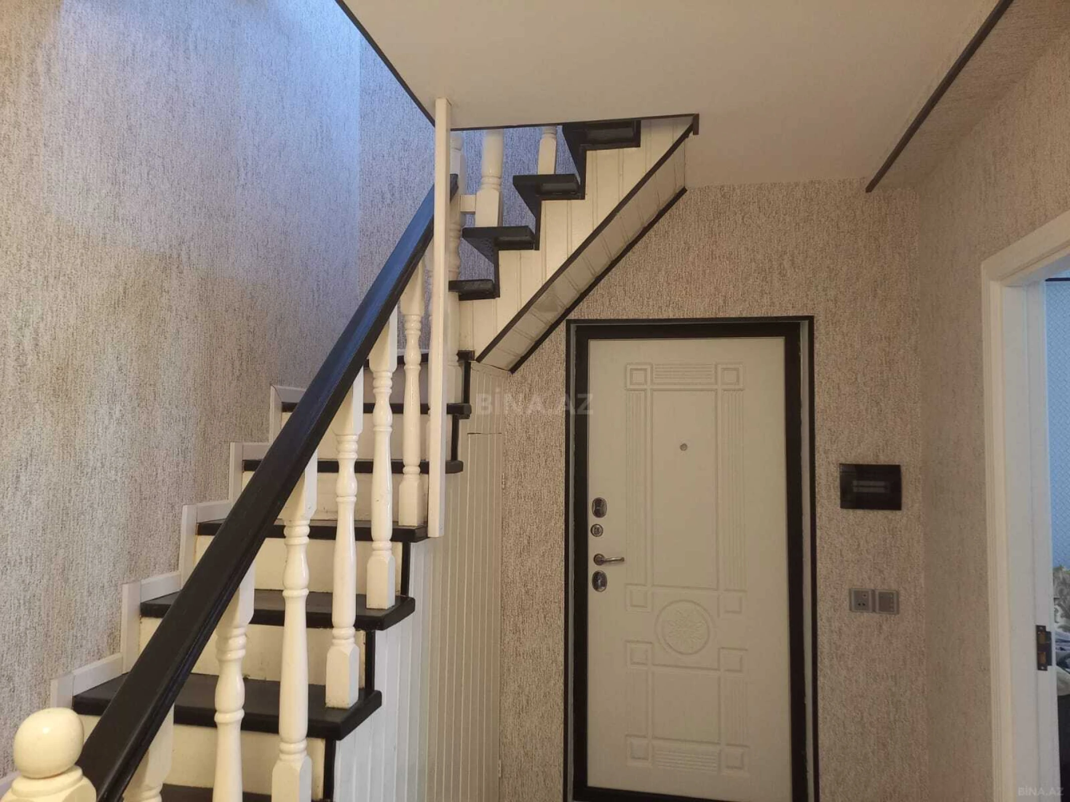 Satılır 4 otaqlı mənzil 100 m²