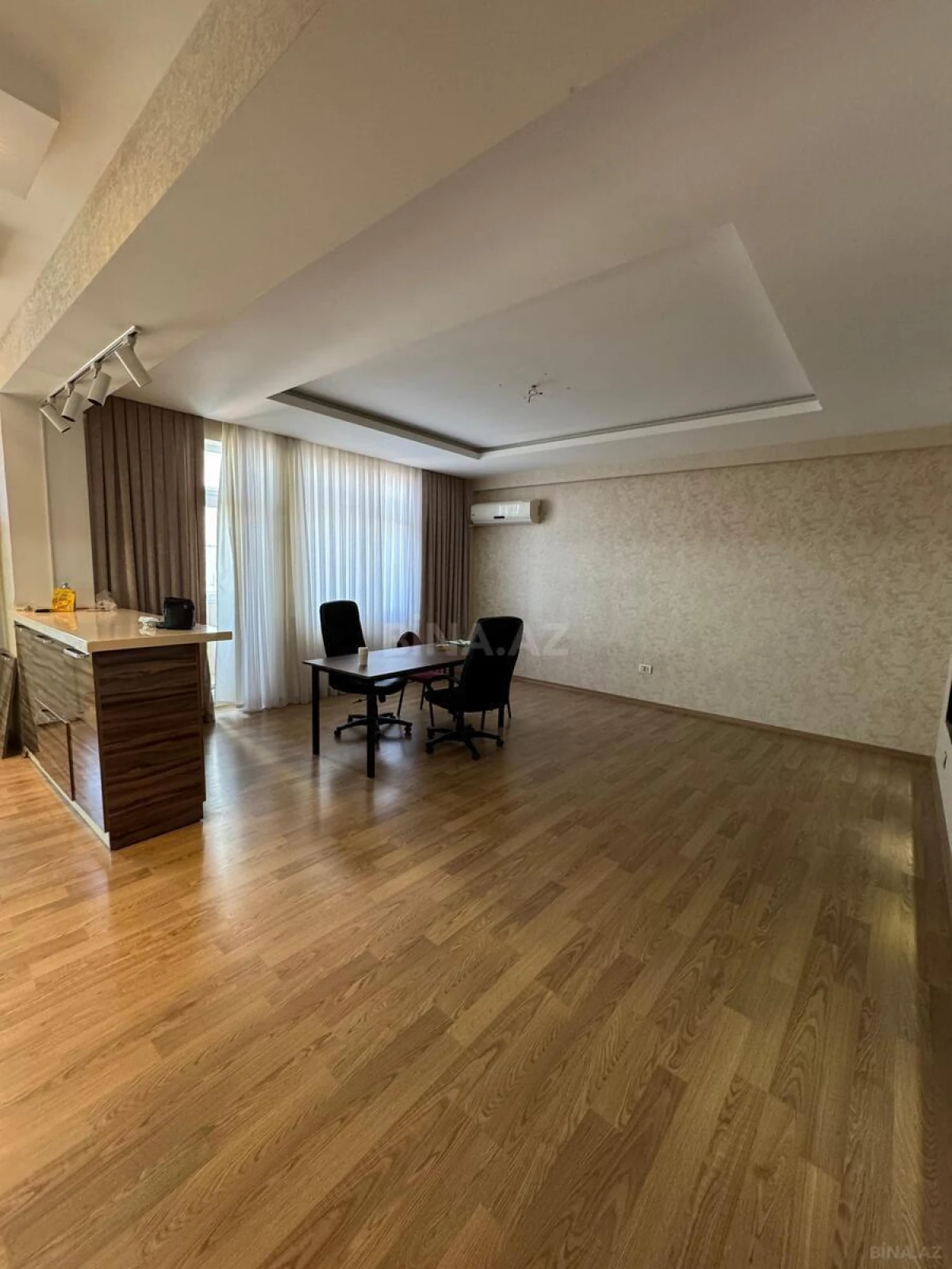 Satılır 3 otaqlı mənzil 130 m²
