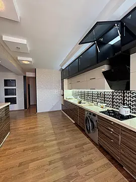 Satılır 3 otaqlı mənzil 130 m²