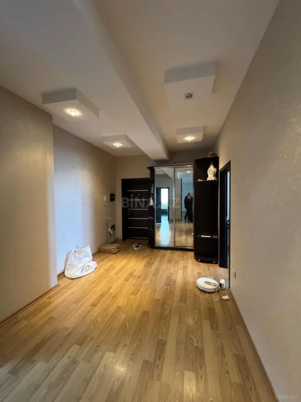 Satılır 3 otaqlı mənzil 130 m²