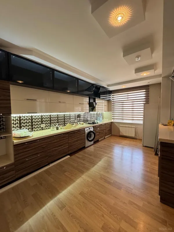 Satılır 3 otaqlı mənzil 130 m²