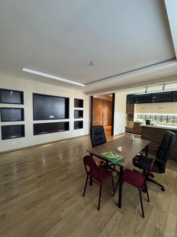 Satılır 3 otaqlı mənzil 130 m²