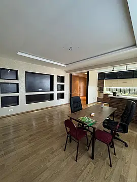 Satılır 3 otaqlı mənzil 130 m²