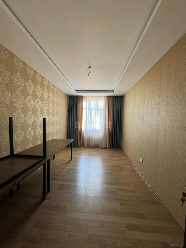 Satılır 3 otaqlı mənzil 130 m²