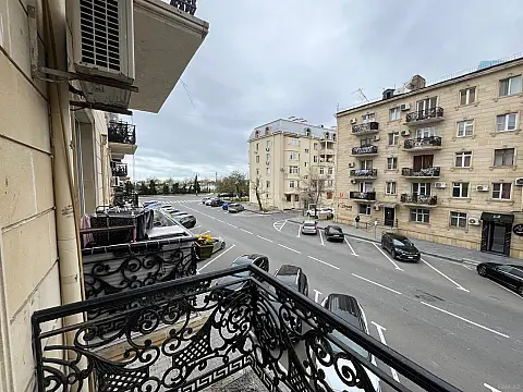 Satılır 2 otaqlı mənzil 70 m²