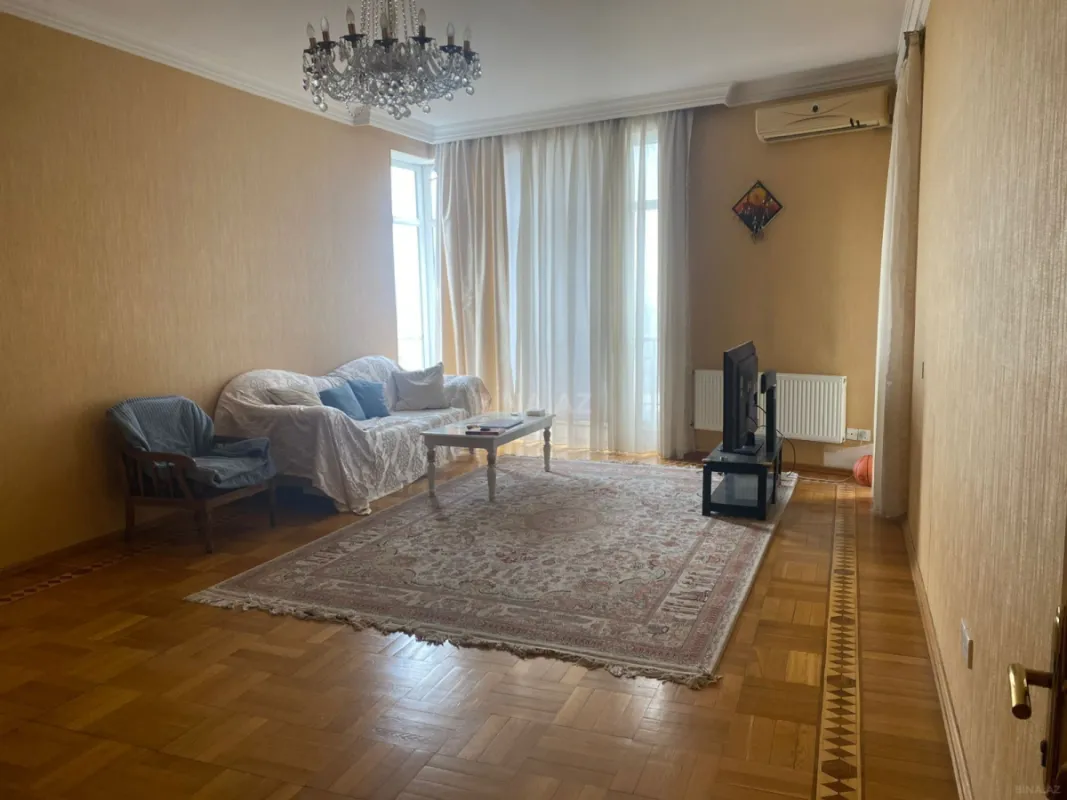Kirayə verilir 3 otaqlı mənzil 124 m²