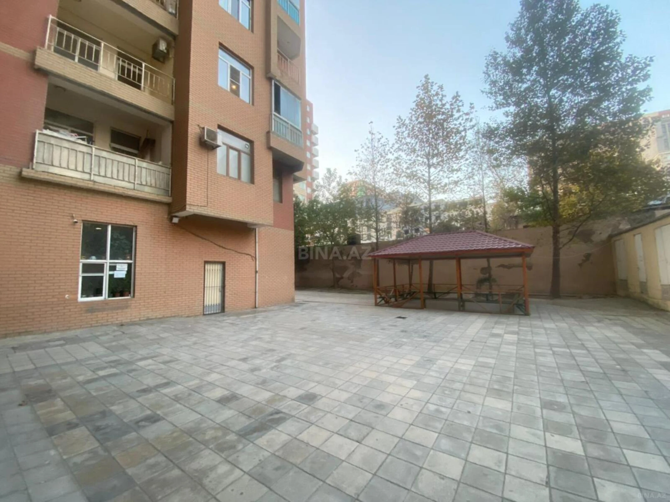 Satılır 3 otaqlı mənzil 135 m²