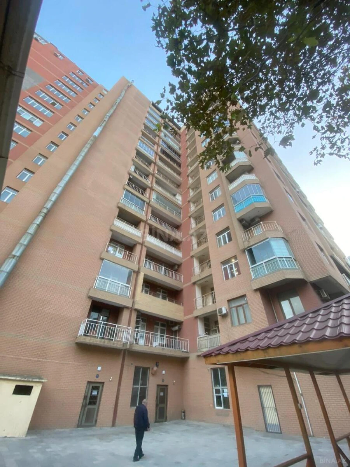 Satılır 3 otaqlı mənzil 135 m²