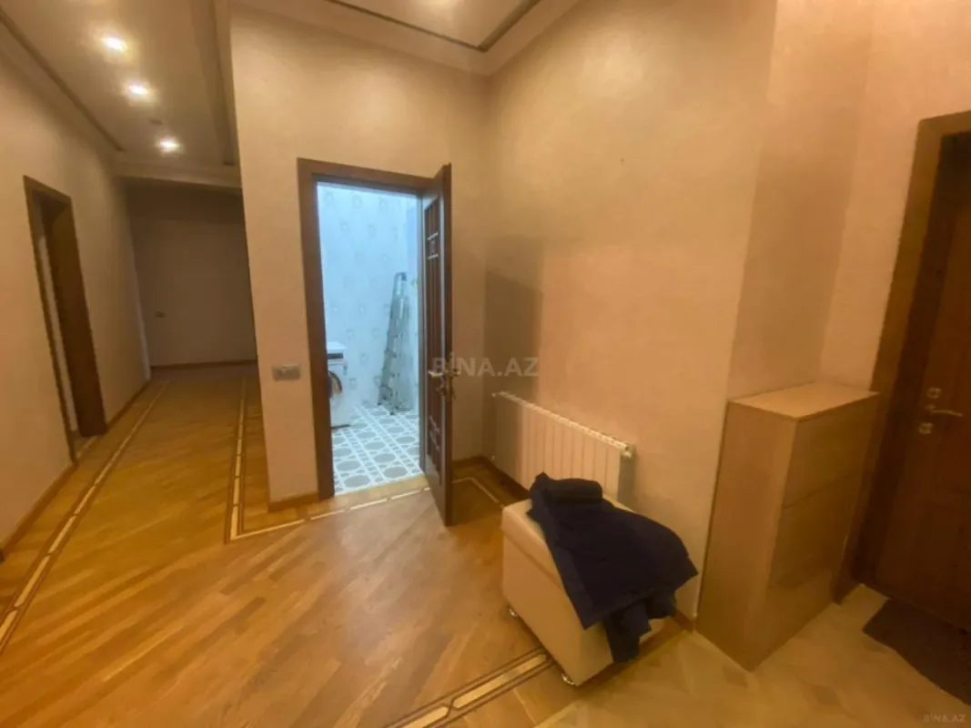 Satılır 3 otaqlı mənzil 135 m²
