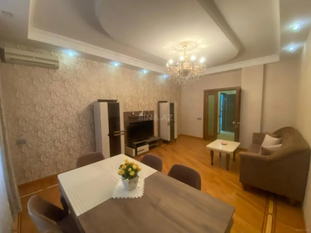 Satılır 3 otaqlı mənzil 135 m²