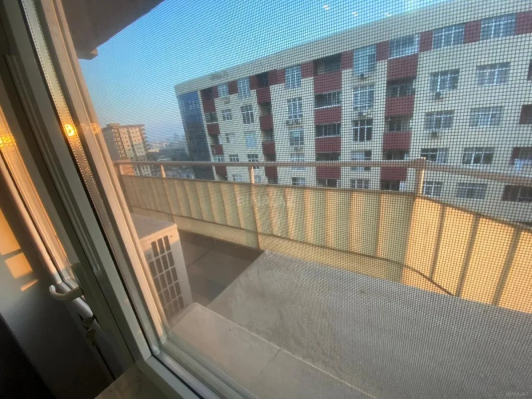 Satılır 3 otaqlı mənzil 135 m²