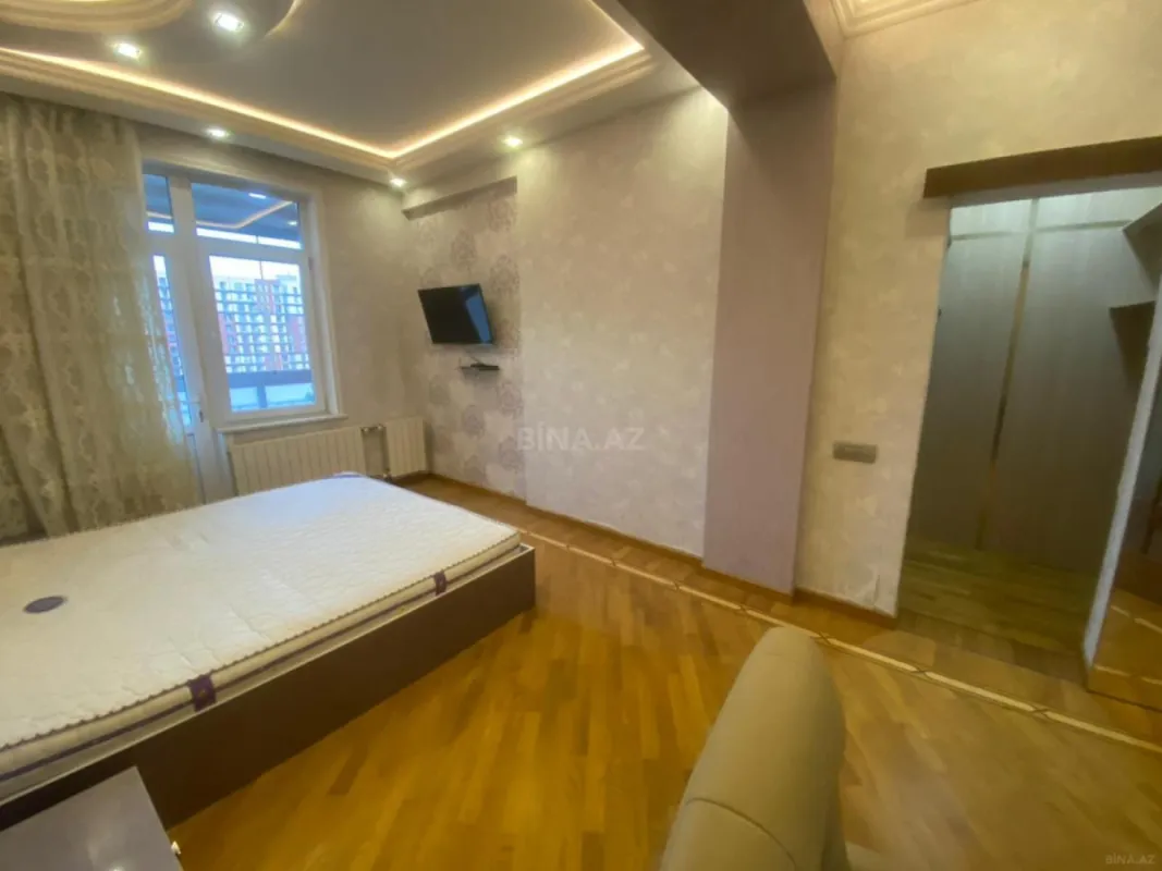 Satılır 3 otaqlı mənzil 135 m²