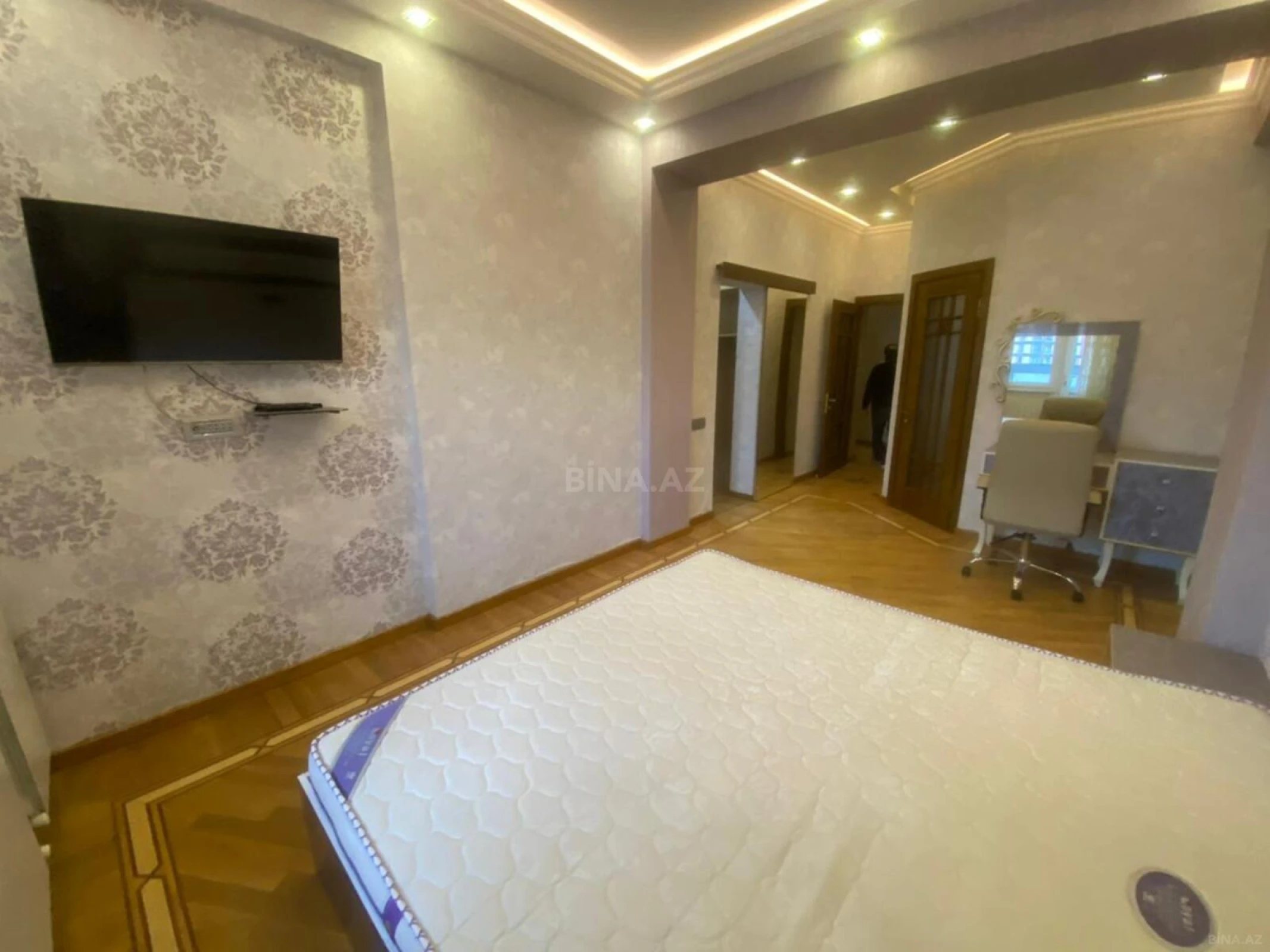Satılır 3 otaqlı mənzil 135 m²