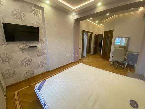 Satılır 3 otaqlı mənzil 135 m²