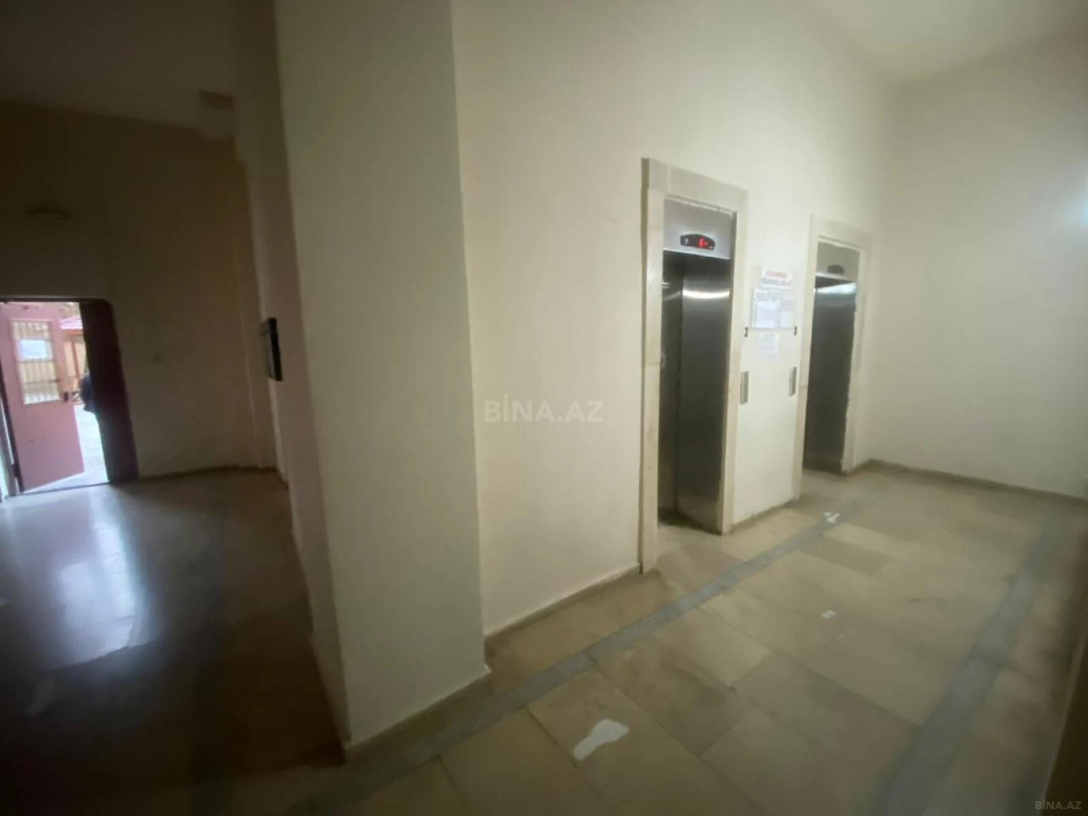 Satılır 3 otaqlı mənzil 135 m²