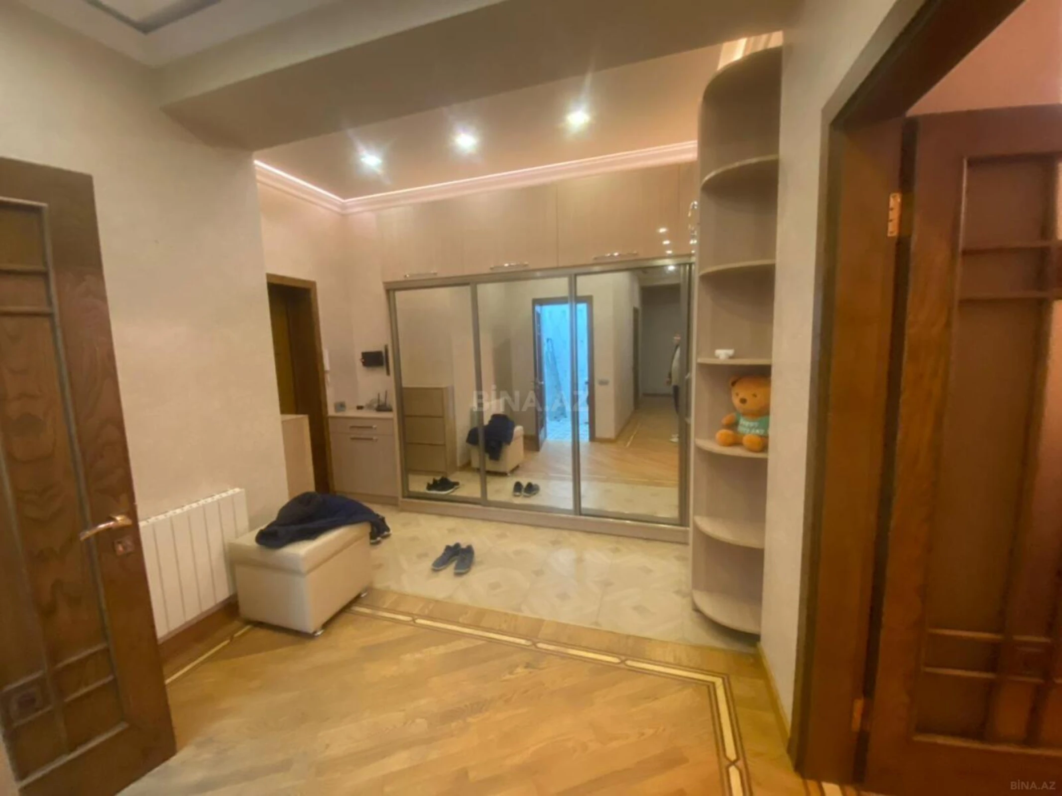 Satılır 3 otaqlı mənzil 135 m²