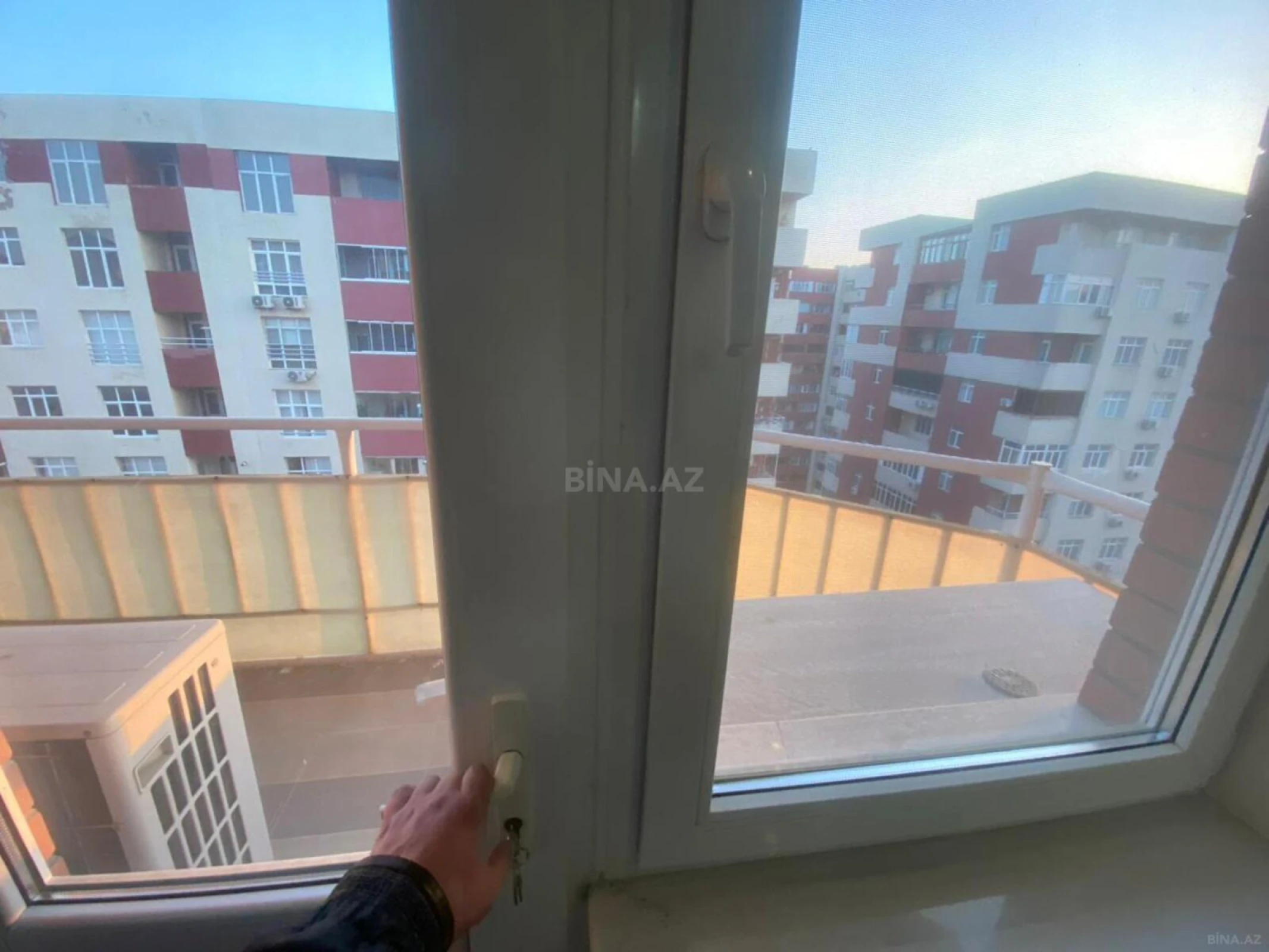 Satılır 3 otaqlı mənzil 135 m²