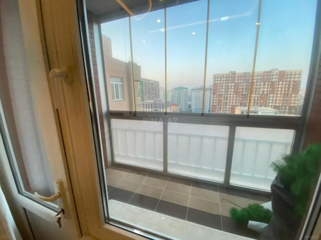 Satılır 3 otaqlı mənzil 135 m²