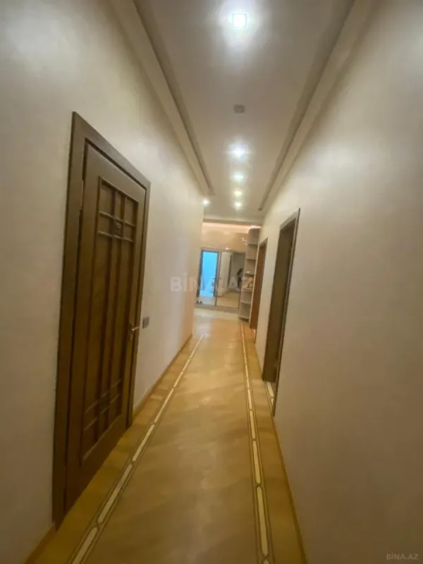 Satılır 3 otaqlı mənzil 135 m²