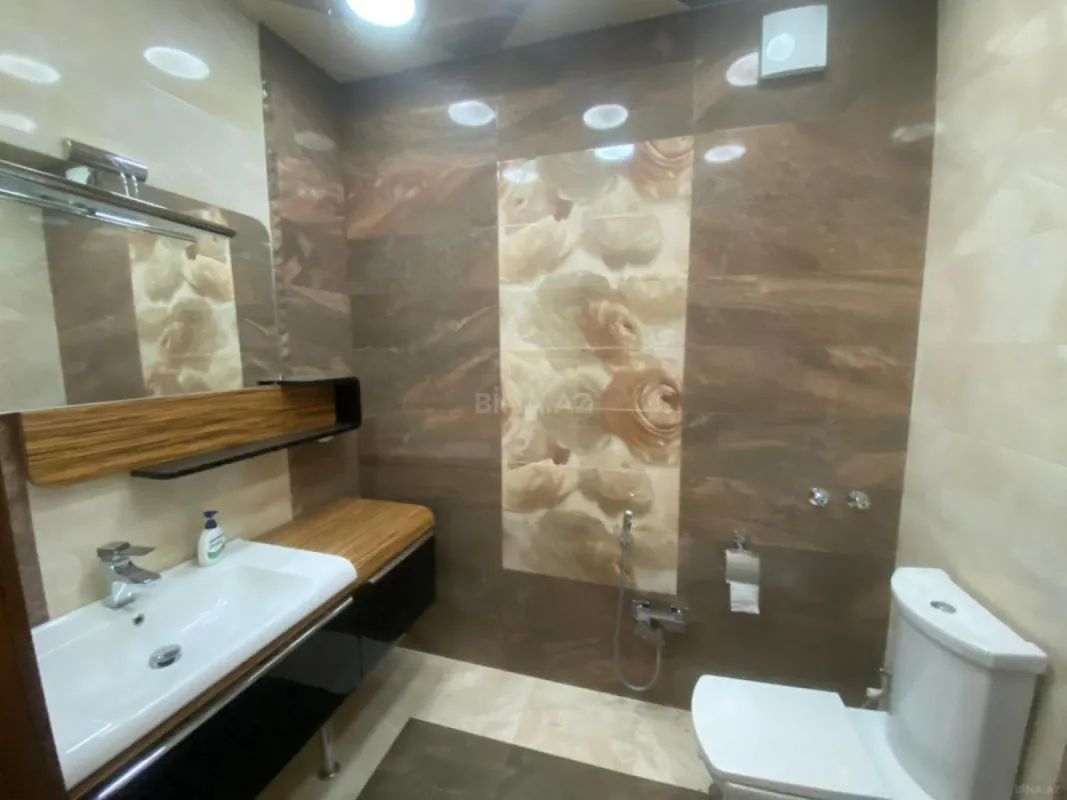 Satılır 3 otaqlı mənzil 135 m²