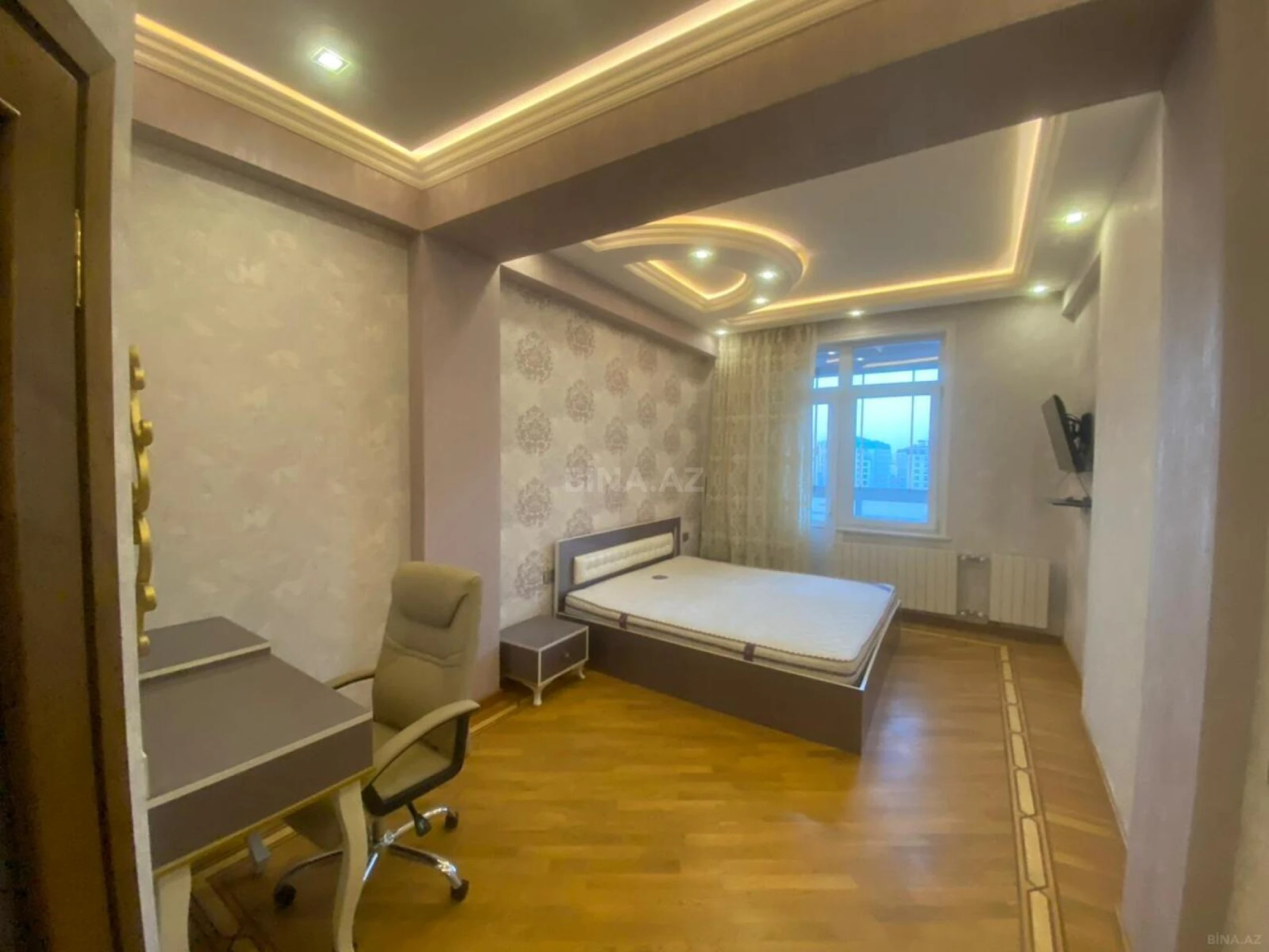 Satılır 3 otaqlı mənzil 135 m²