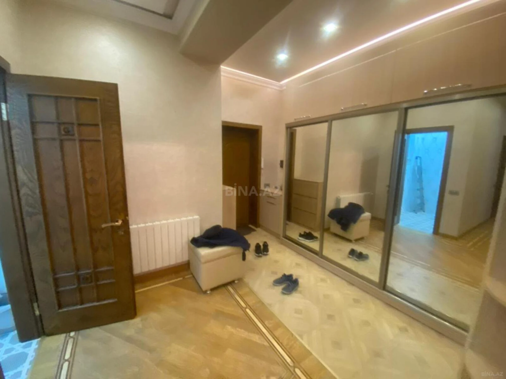 Satılır 3 otaqlı mənzil 135 m²