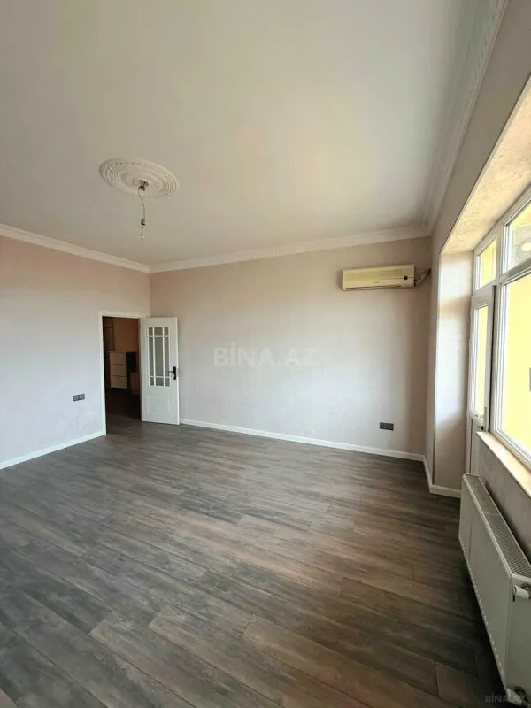Satılır 3 otaqlı mənzil 110 m²