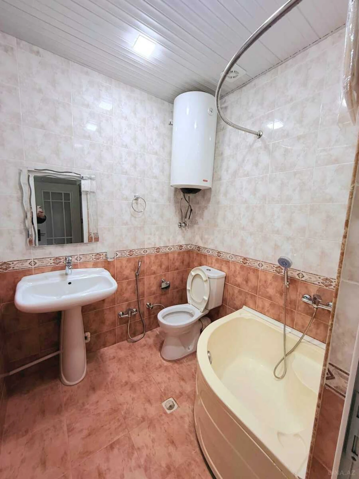 Satılır 3 otaqlı mənzil 110 m²