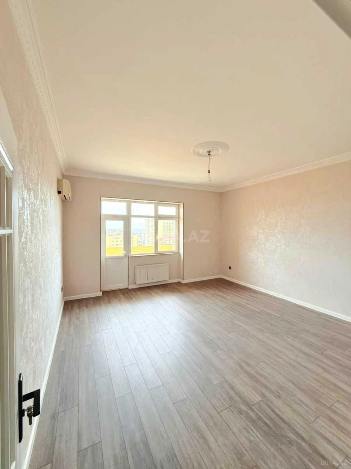 Satılır 3 otaqlı mənzil 110 m²