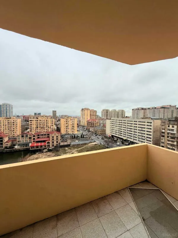 Satılır 3 otaqlı mənzil 110 m²