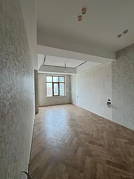 Satılır 4 otaqlı mənzil 210 m²