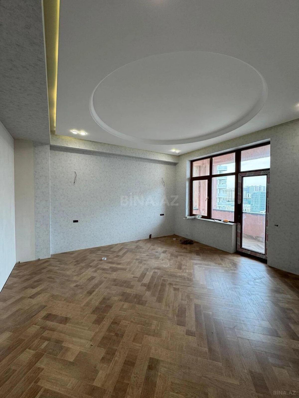 Satılır 4 otaqlı mənzil 210 m²