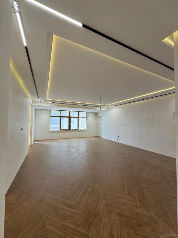 Satılır 4 otaqlı mənzil 210 m²