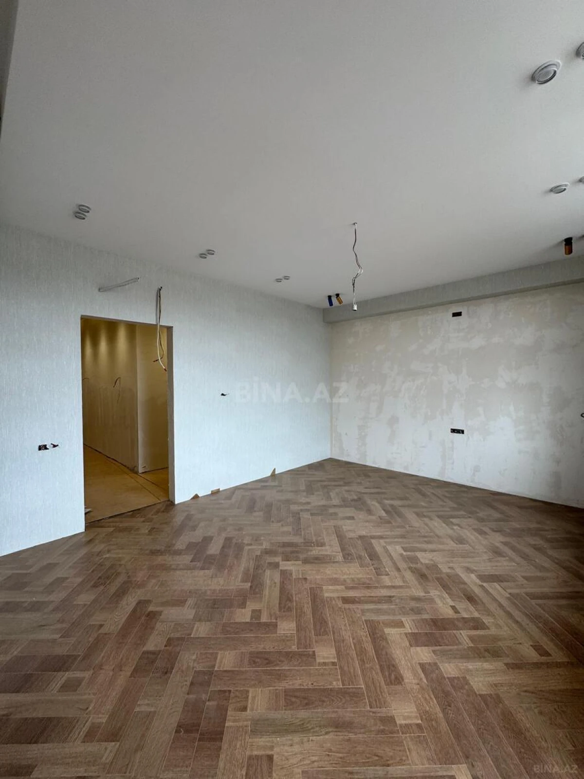 Satılır 4 otaqlı mənzil 210 m²