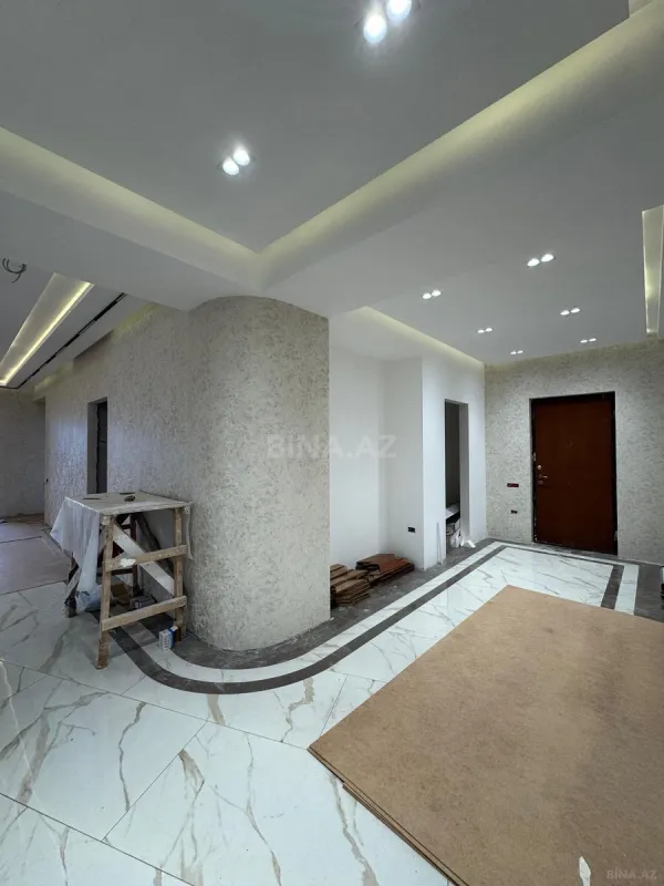 Satılır 4 otaqlı mənzil 210 m²