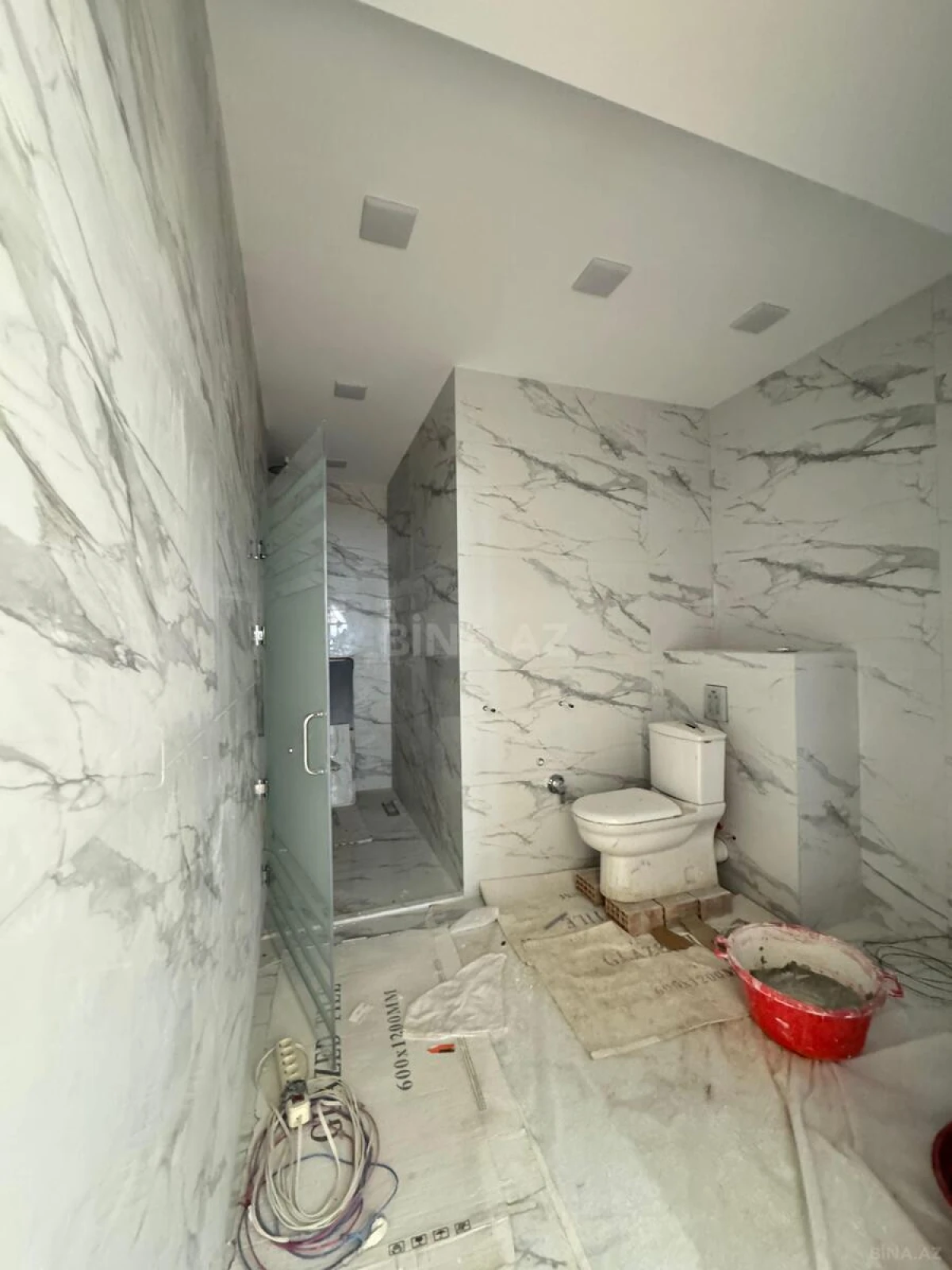 Satılır 4 otaqlı mənzil 210 m²