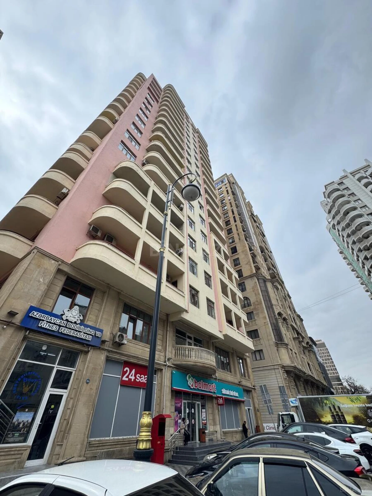 Satılır 4 otaqlı mənzil 210 m²
