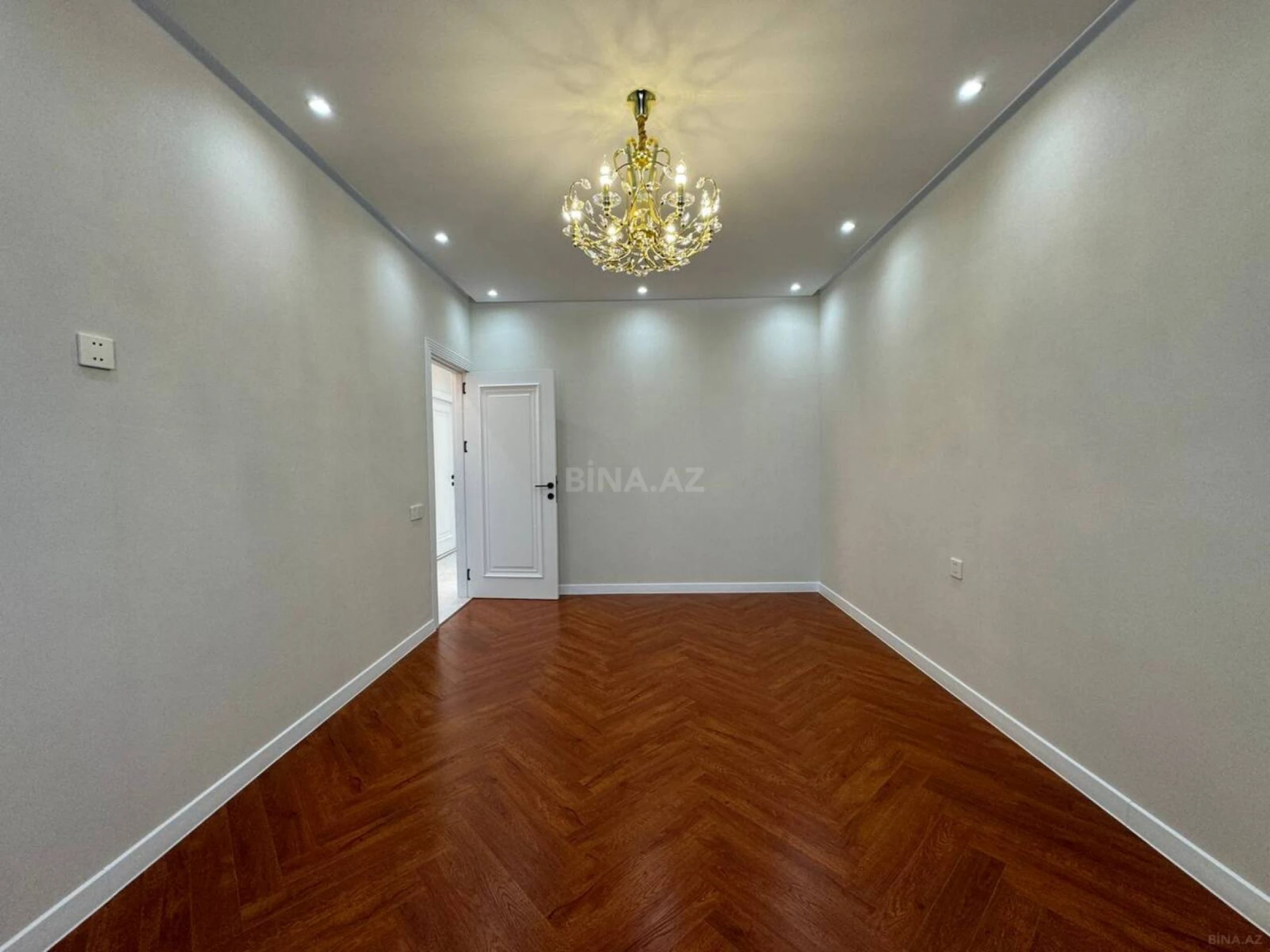 Satılır 5 otaqlı mənzil 110 m²