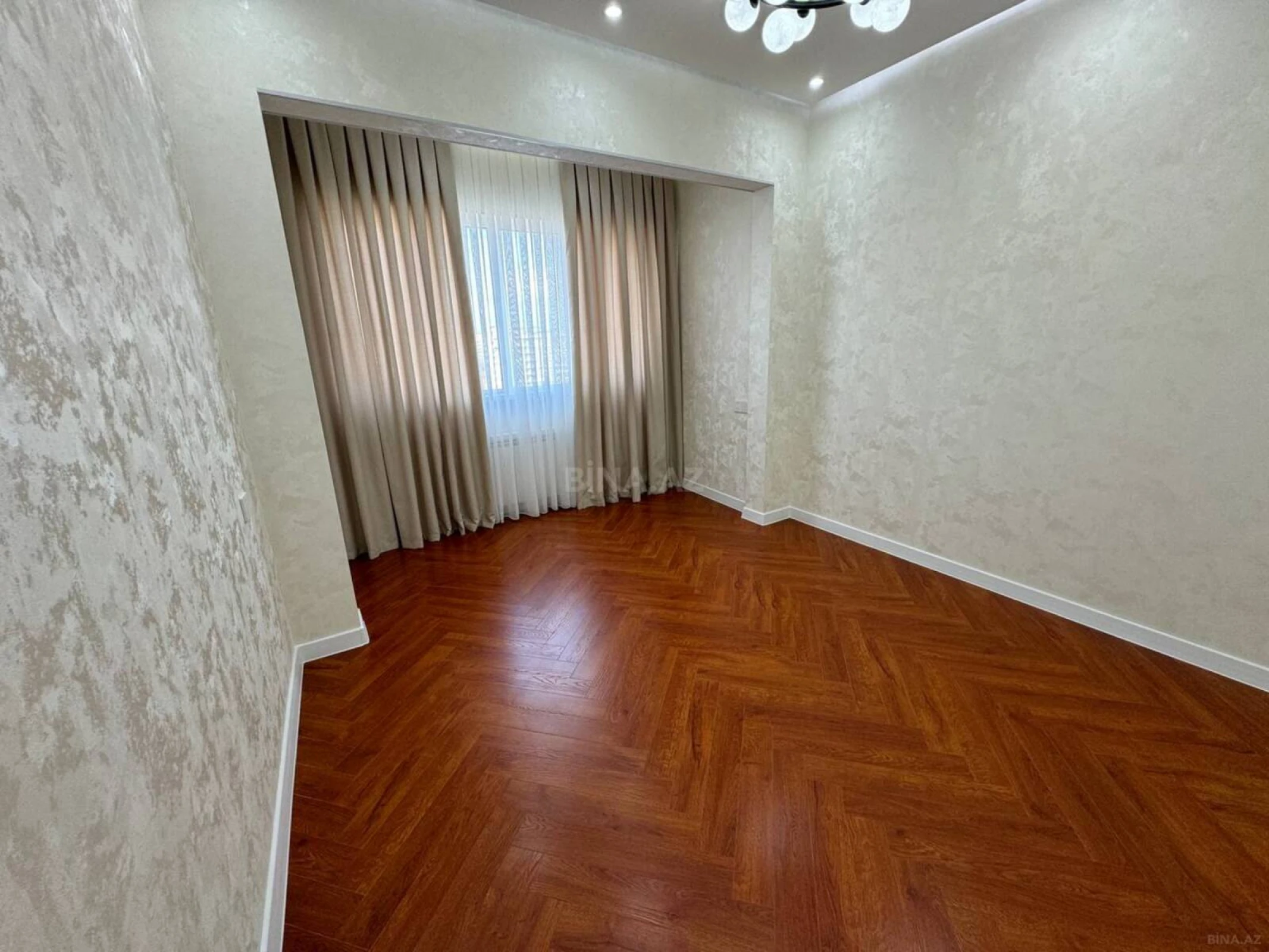 Satılır 5 otaqlı mənzil 110 m²