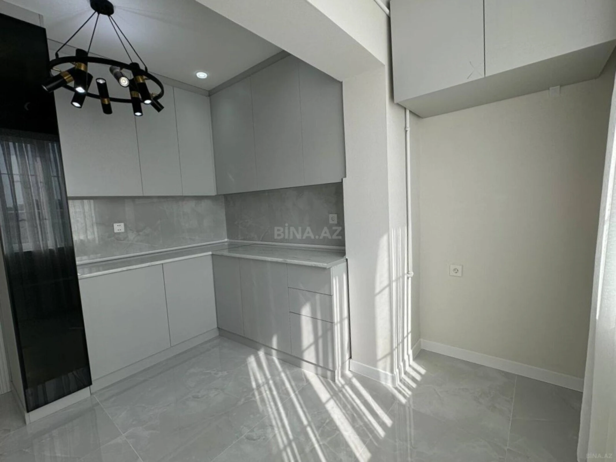 Satılır 5 otaqlı mənzil 110 m²