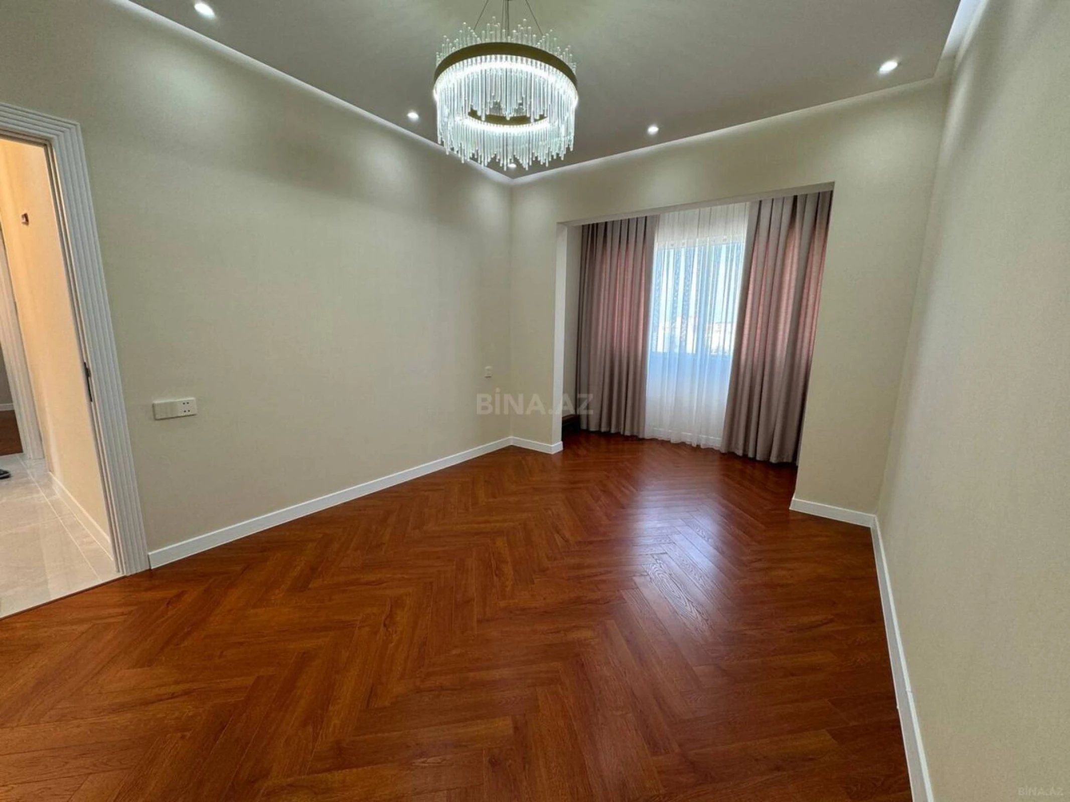 Satılır 5 otaqlı mənzil 110 m²
